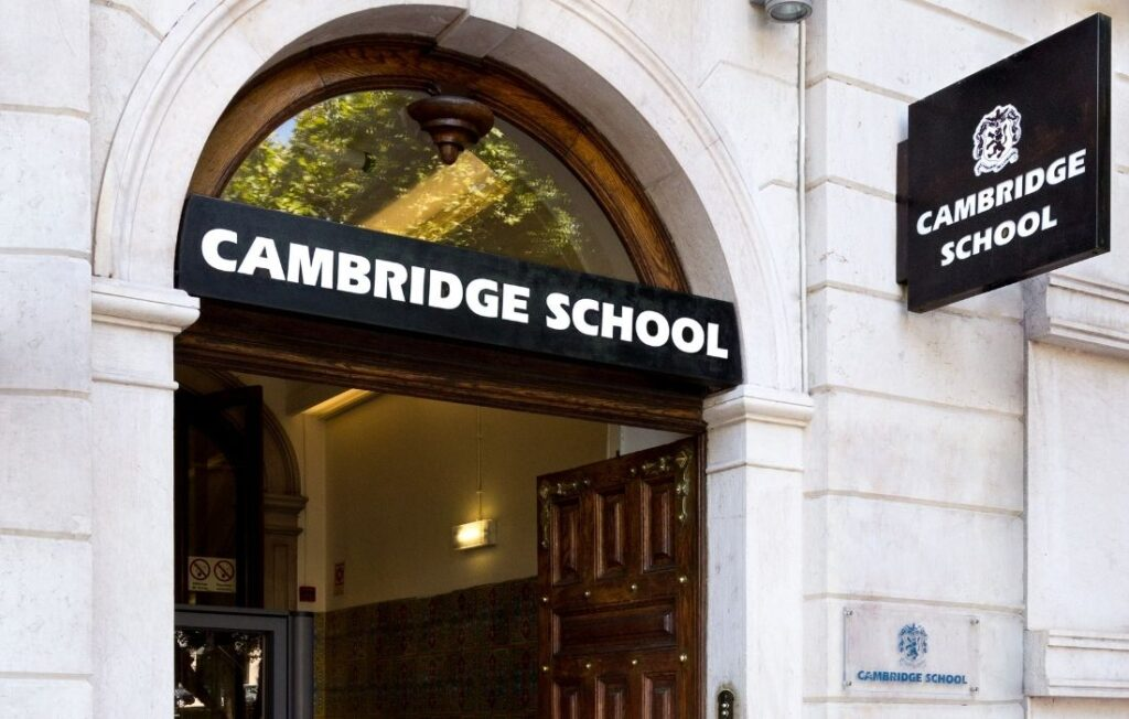 Parceria com a Cambridge School